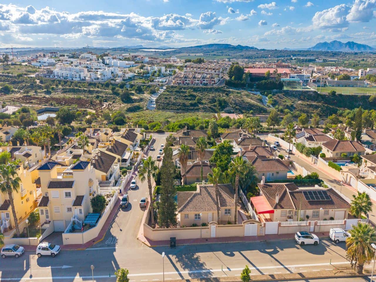 Chalet de 2 habitaciones en Benijófar en venta con piscina garaje - 410.000 € (Ref: 9401036)