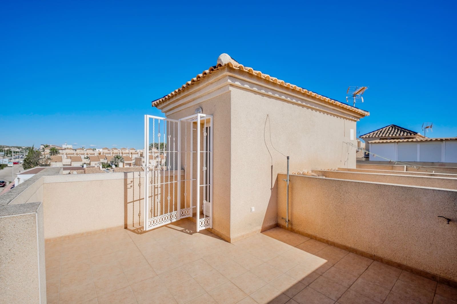 2 slaapkamer Halfvrijstaande villa te koop in Guardamar del Segura - € 249.950 (Ref: 9404658)