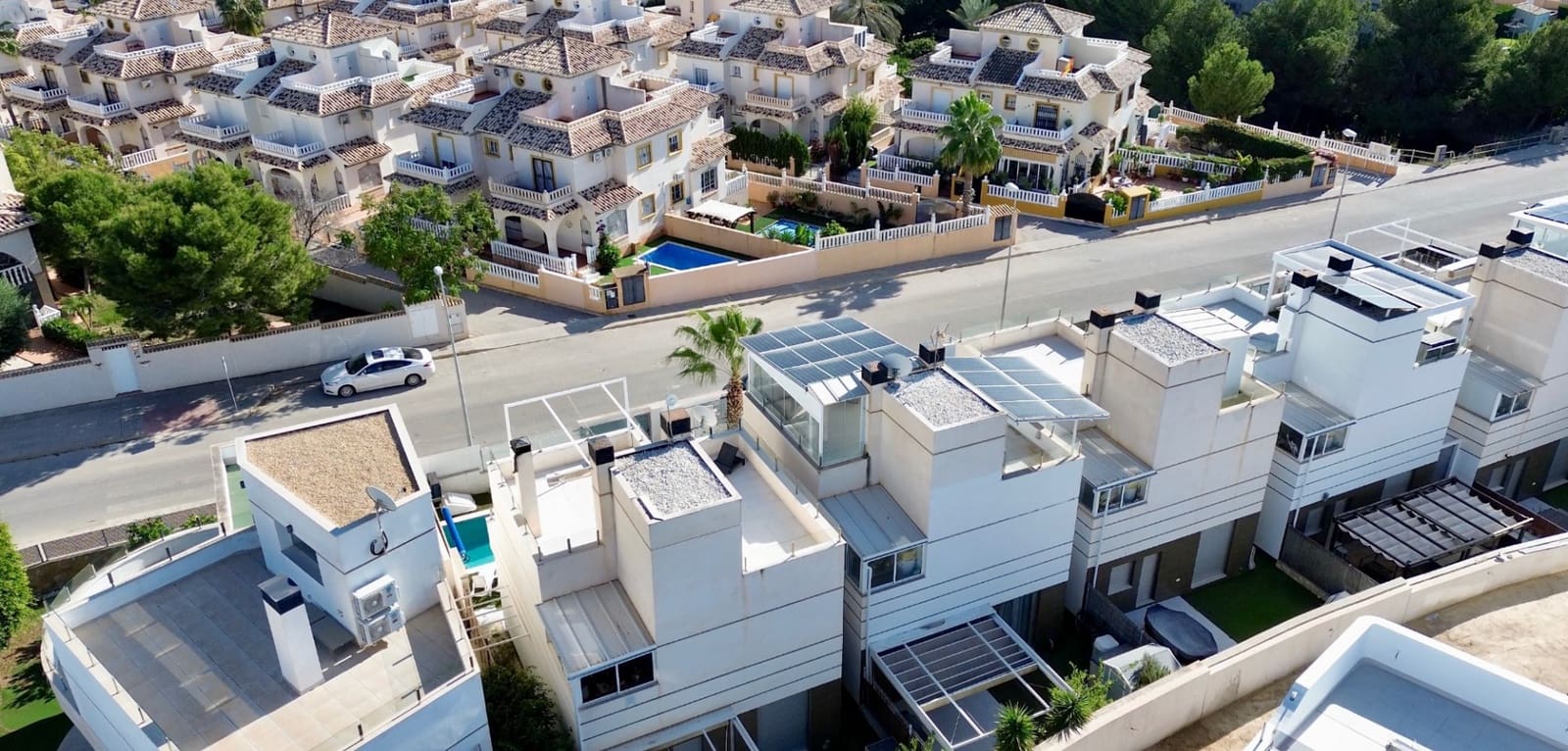 Chalet de 3 habitaciones en Orihuela Costa en venta con piscina - 389.000 € (Ref: 9404663)