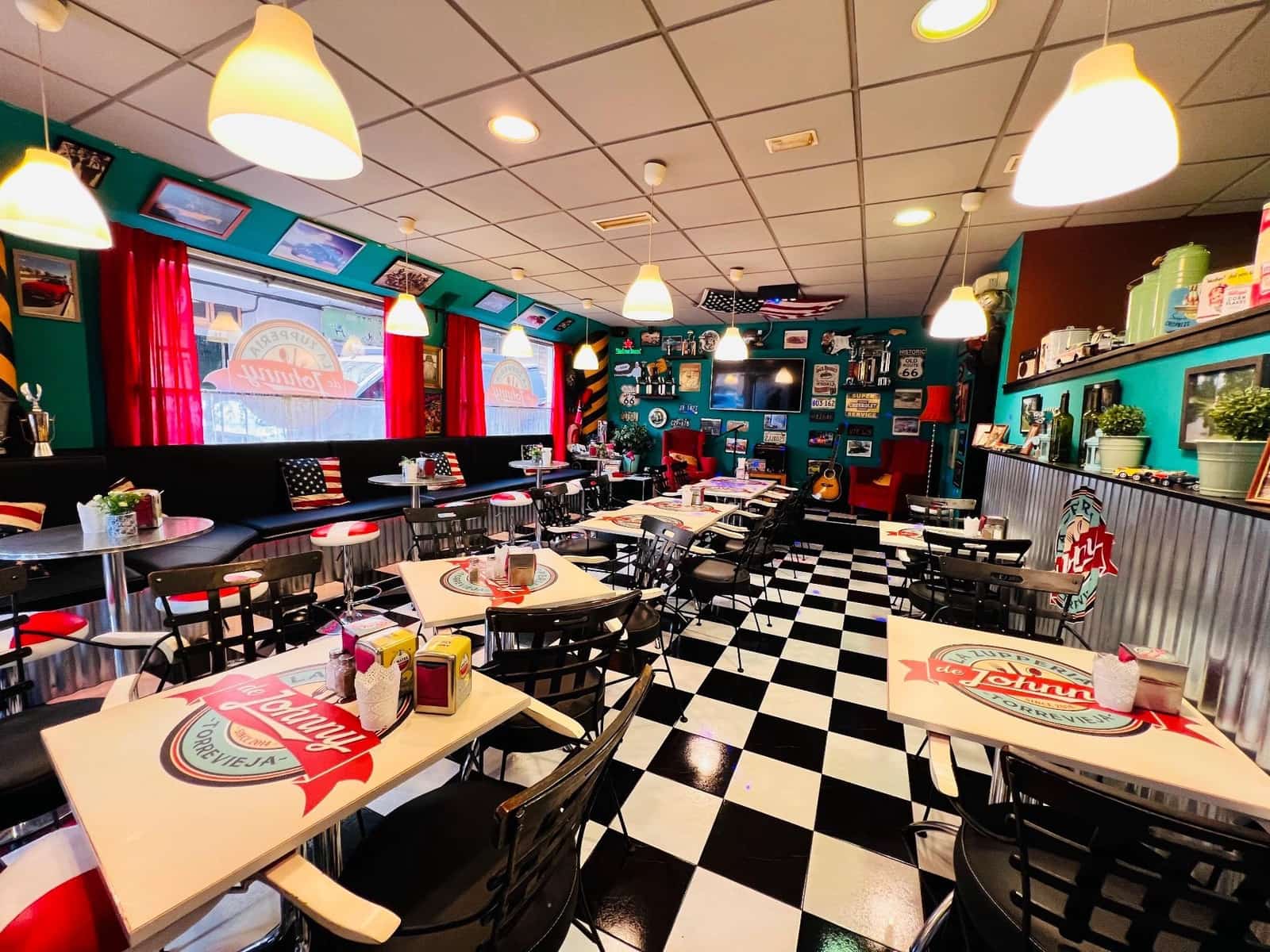 Commercial for sale in Torrevieja - € 210,000 (Ref: 9404666)