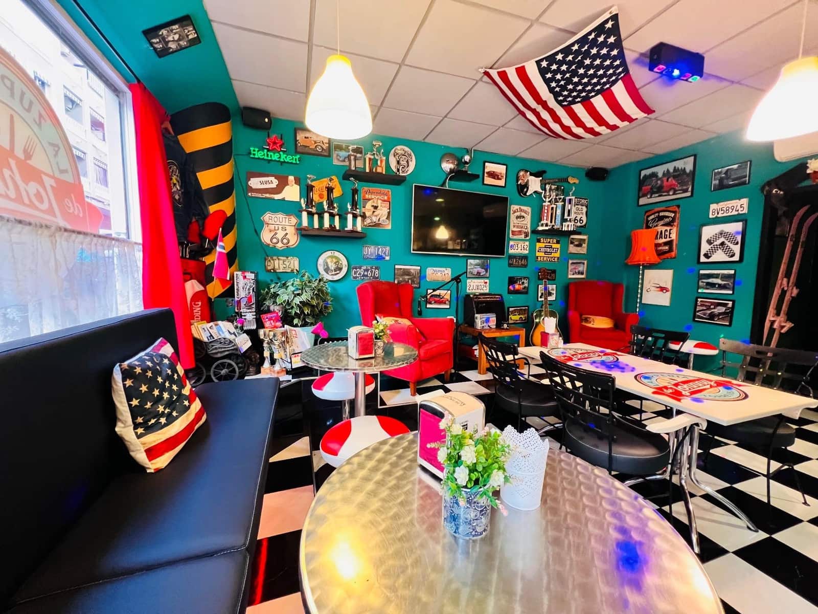 Commercial for sale in Torrevieja - € 210,000 (Ref: 9404666)