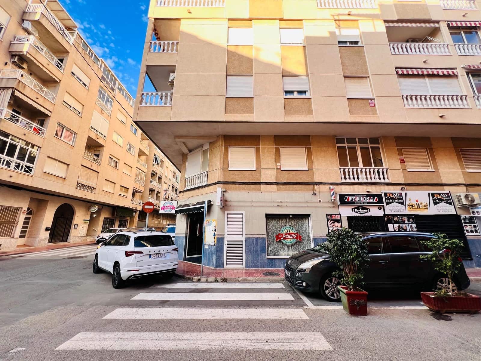 Commercial for sale in Torrevieja - € 210,000 (Ref: 9404666)