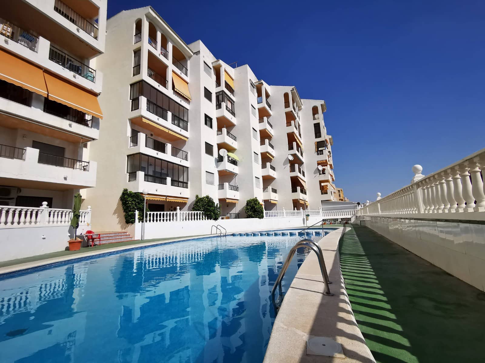 2 bedroom Apartment for sale in Guardamar del Segura with pool - € 165,000 (Ref: 9411331)