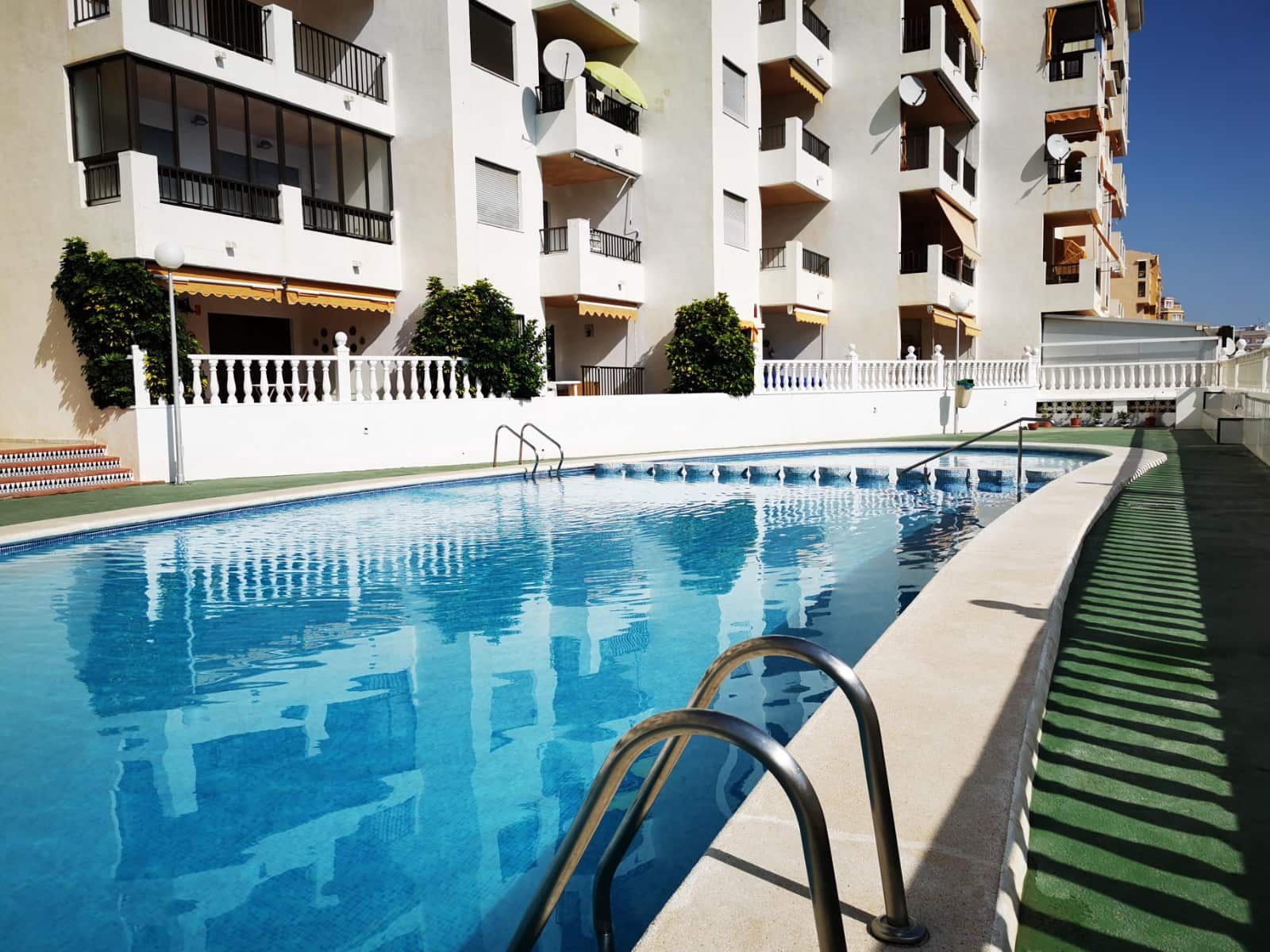 2 bedroom Apartment for sale in Guardamar del Segura with pool - € 165,000 (Ref: 9411331)