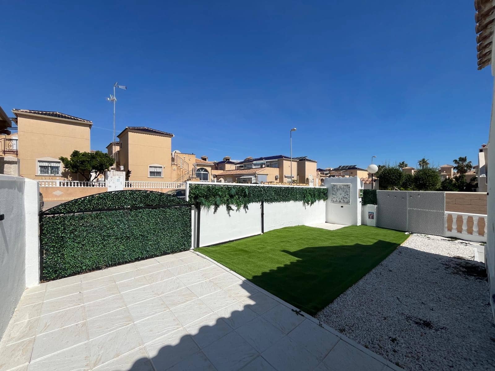 2 sypialnia Bungalow na sprzedaż w Punta Prima z basenem - 209 999 € (Ref: 9411335)