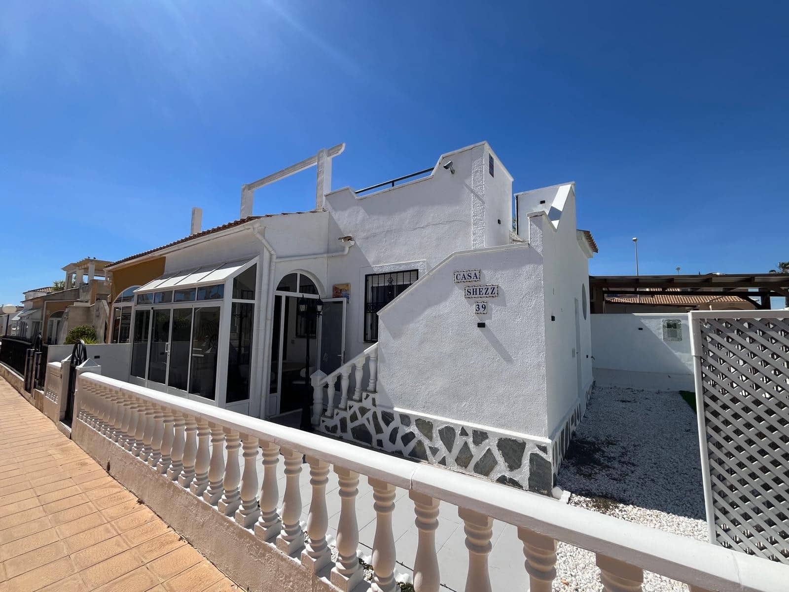 2 sypialnia Bungalow na sprzedaż w Punta Prima z basenem - 209 999 € (Ref: 9411335)