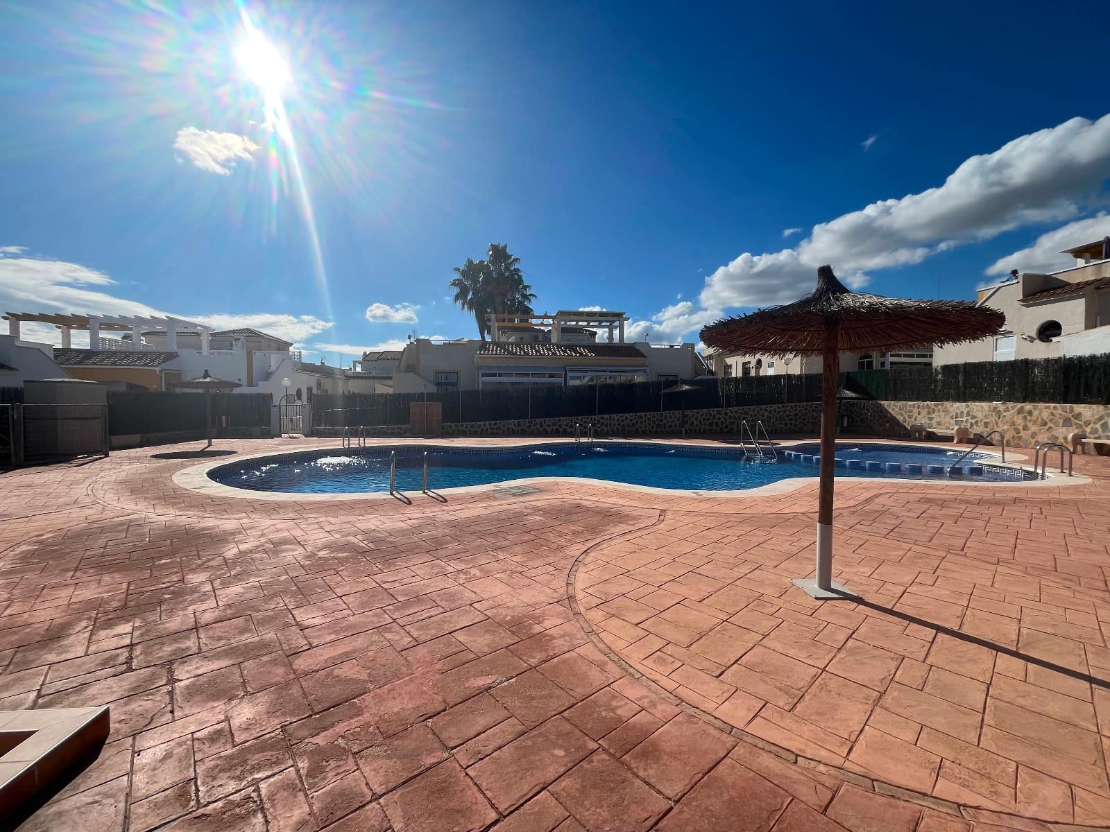 2 sypialnia Bungalow na sprzedaż w Punta Prima z basenem - 209 999 € (Ref: 9411335)