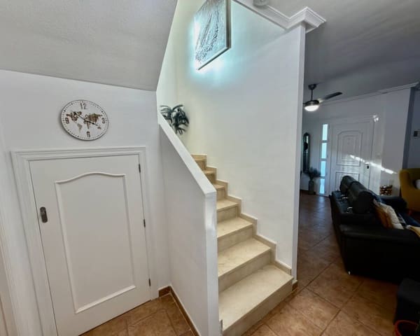 3 makuuhuone Huvila myytävänä paikassa Guardamar del Segura mukana 
autotalli - 325 000 € (Ref: 9427489)