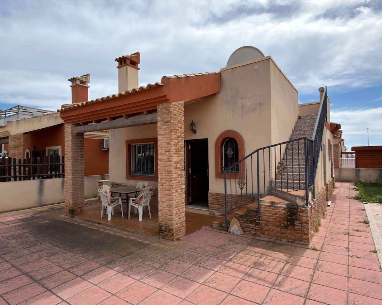 2 bedroom Villa for sale in Guardamar del Segura with pool garage - € 180,000 (Ref: 9427493)