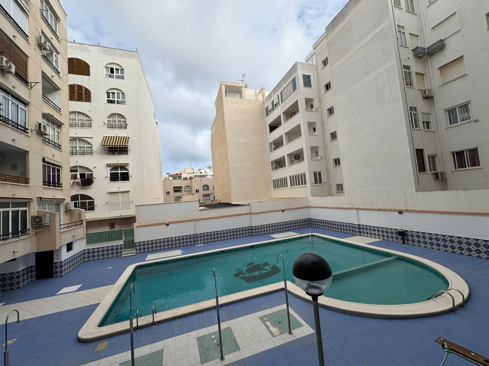 Studio te koop in Torrevieja met zwembad - € 77.260 (Ref: 9427495)