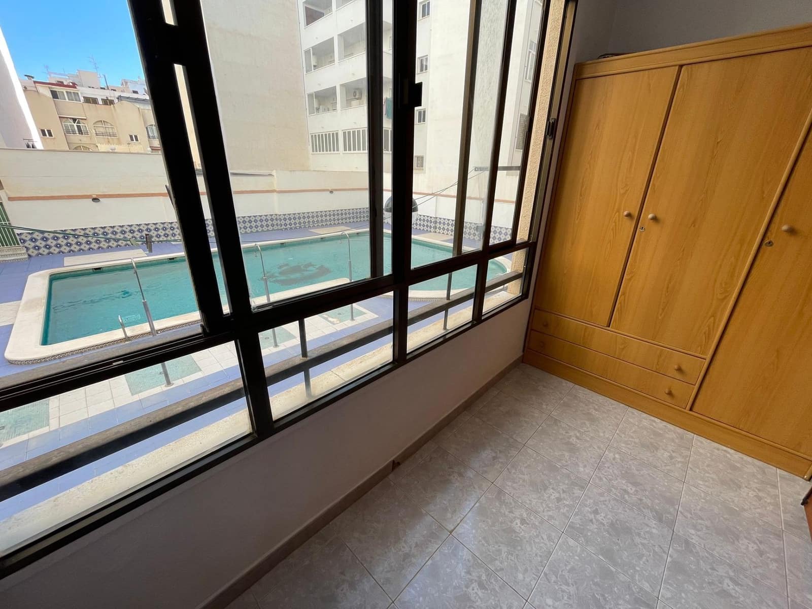 Studio te koop in Torrevieja met zwembad - € 77.260 (Ref: 9427495)