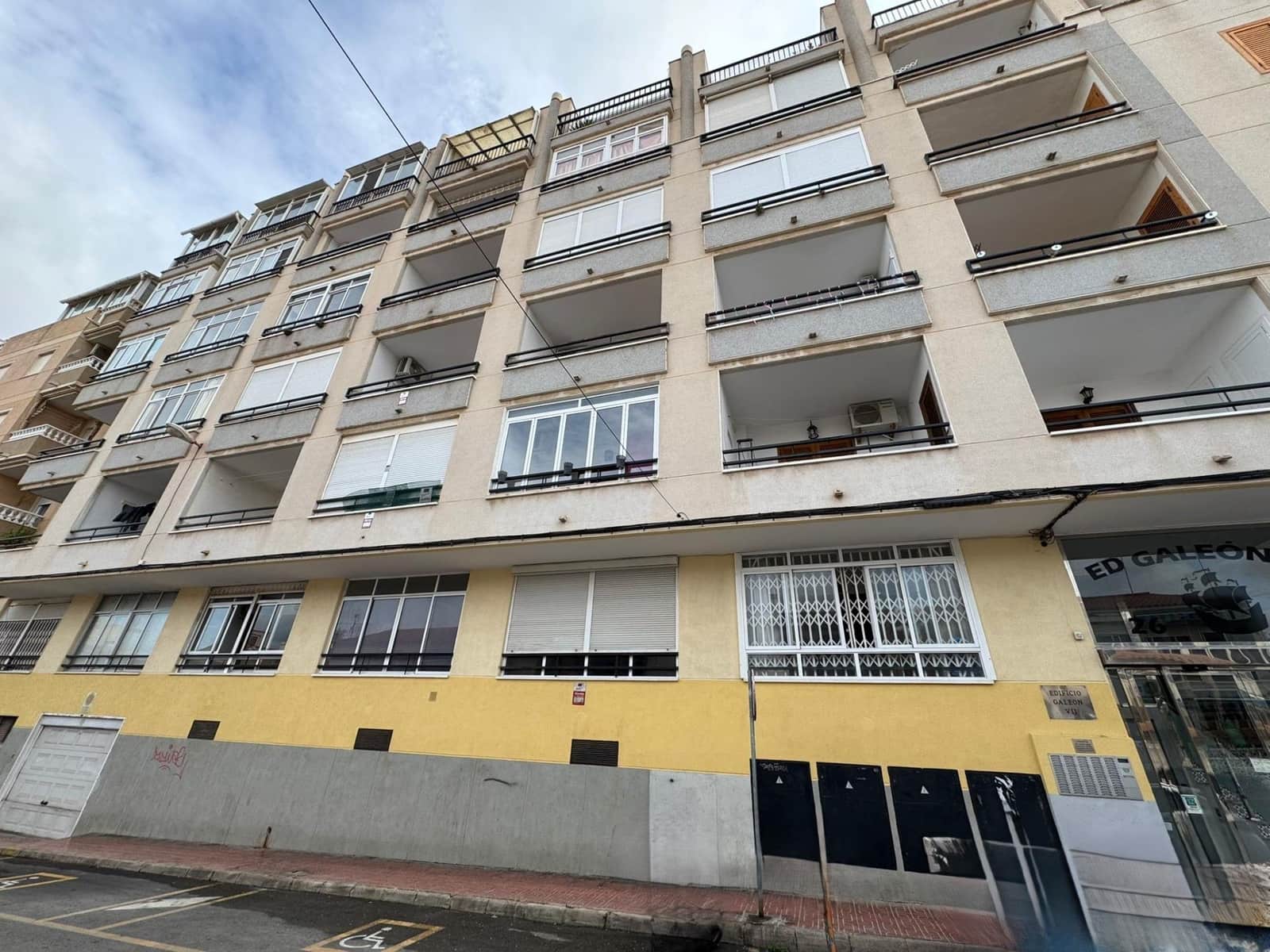 Studio te koop in Torrevieja met zwembad - € 77.260 (Ref: 9427495)