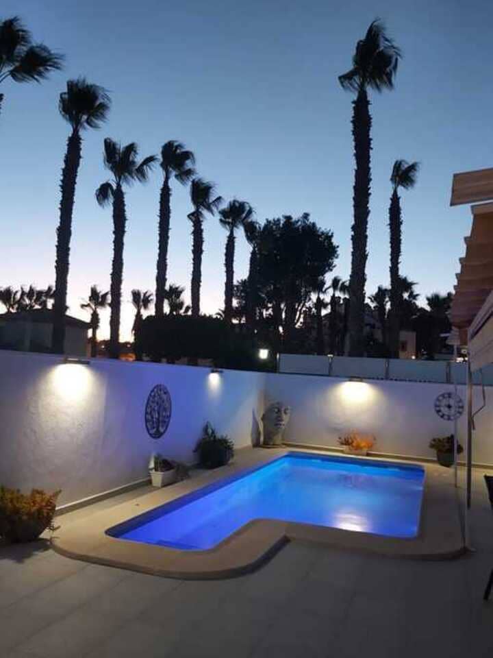 3 bedroom Villa for sale in Villamartin with pool - € 424,995 (Ref: 9427513)