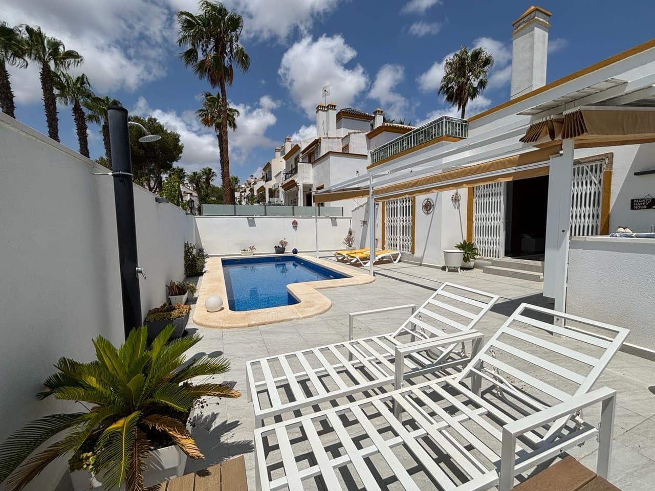 3 bedroom Villa for sale in Villamartin with pool - € 424,995 (Ref: 9427513)