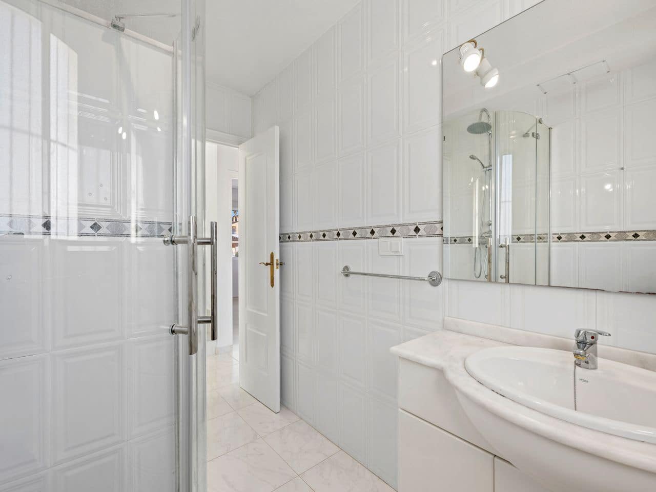 3 soveværelse Semi-Rækkehus til salg i Benijofar med swimmingpool garage - € 269.000 (Ref: 9431803)