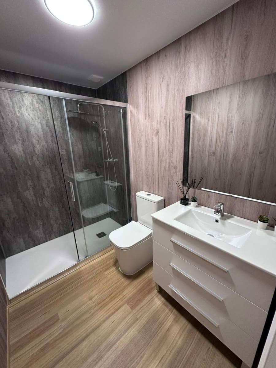 Apartamento de 2 habitaciones en Torrevieja en venta - 140.000 € (Ref: 9431810)