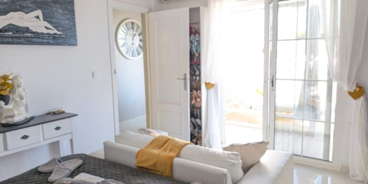 3 bedroom Villa for sale in Villamartin with pool - € 489,900 (Ref: 9441956)