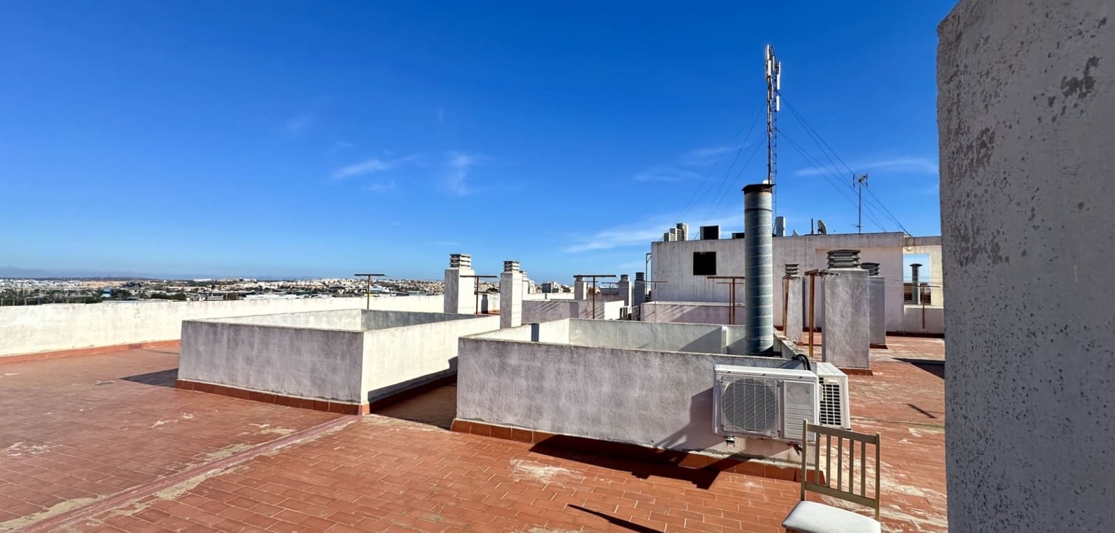 Apartamento de 2 habitaciones en Torrevieja en venta con piscina - 148.500 € (Ref: 9449294)