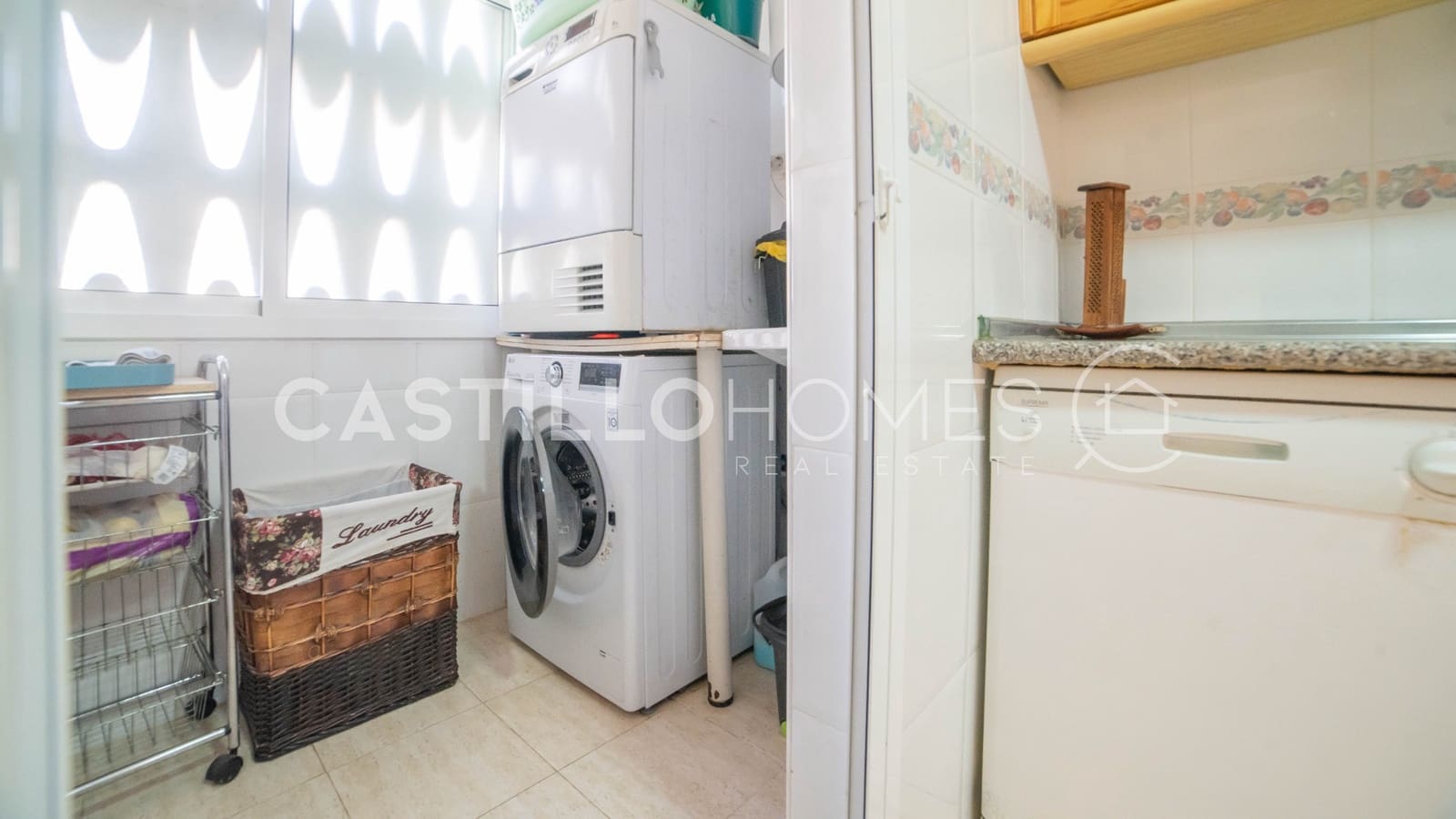 2 makuuhuone Omakotitalo myytävänä paikassa Orihuela Costa mukana uima-altaan - 265 000 € (Ref: 9475592)