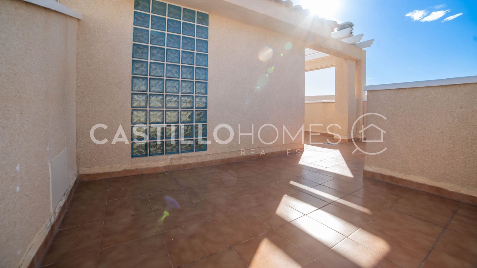 2 makuuhuone Omakotitalo myytävänä paikassa Orihuela Costa mukana uima-altaan - 265 000 € (Ref: 9475592)