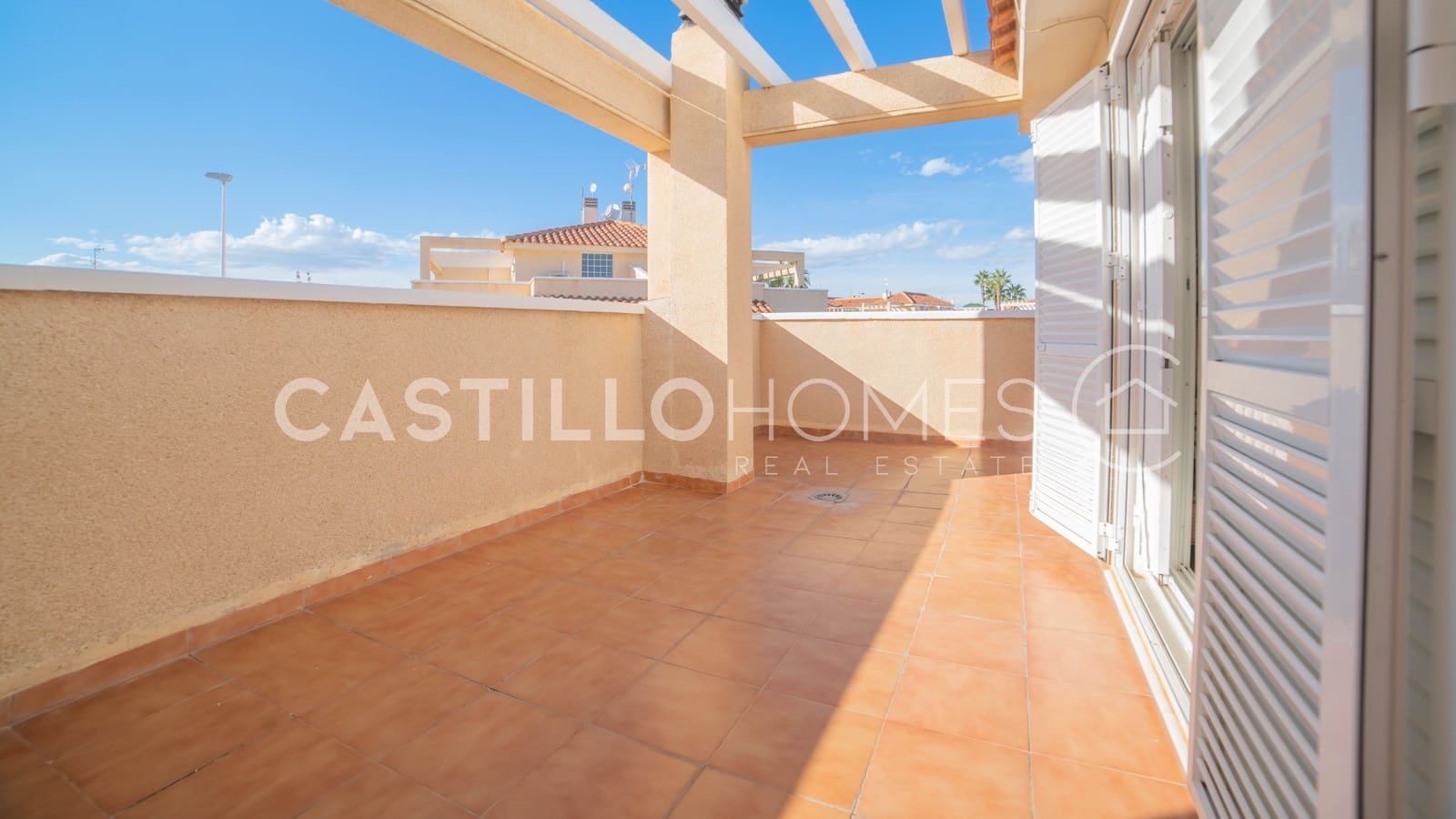 2 makuuhuone Omakotitalo myytävänä paikassa Orihuela Costa mukana uima-altaan - 265 000 € (Ref: 9475592)