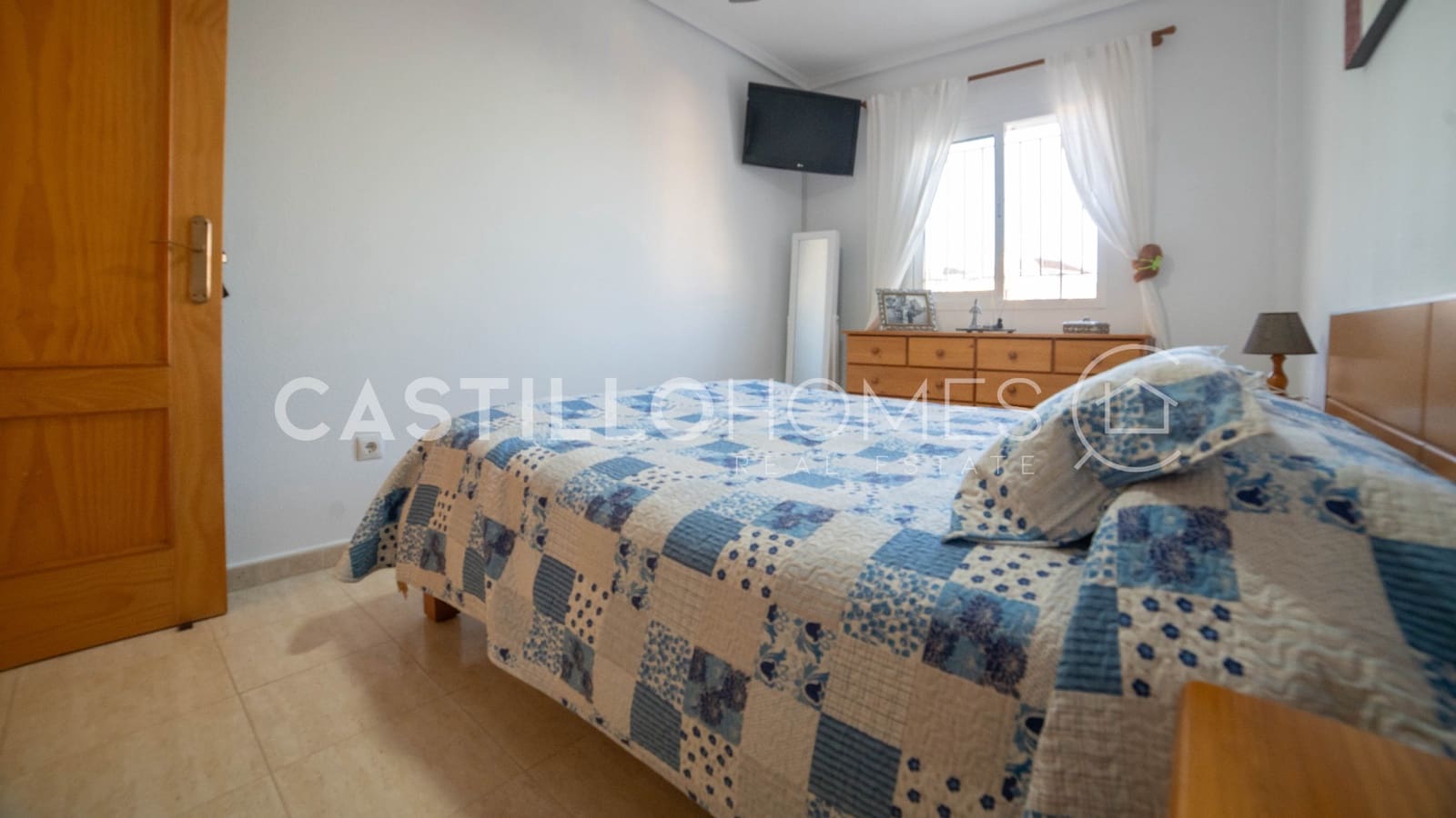 2 makuuhuone Omakotitalo myytävänä paikassa Orihuela Costa mukana uima-altaan - 265 000 € (Ref: 9475592)