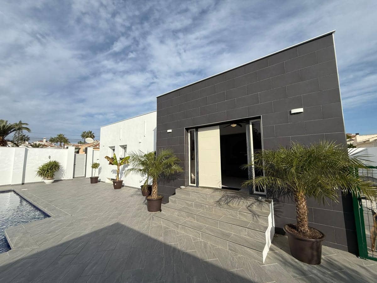 5 soveværelse Villa til salg i Ciudad Quesada med swimmingpool - € 498.000 (Ref: 9475593)