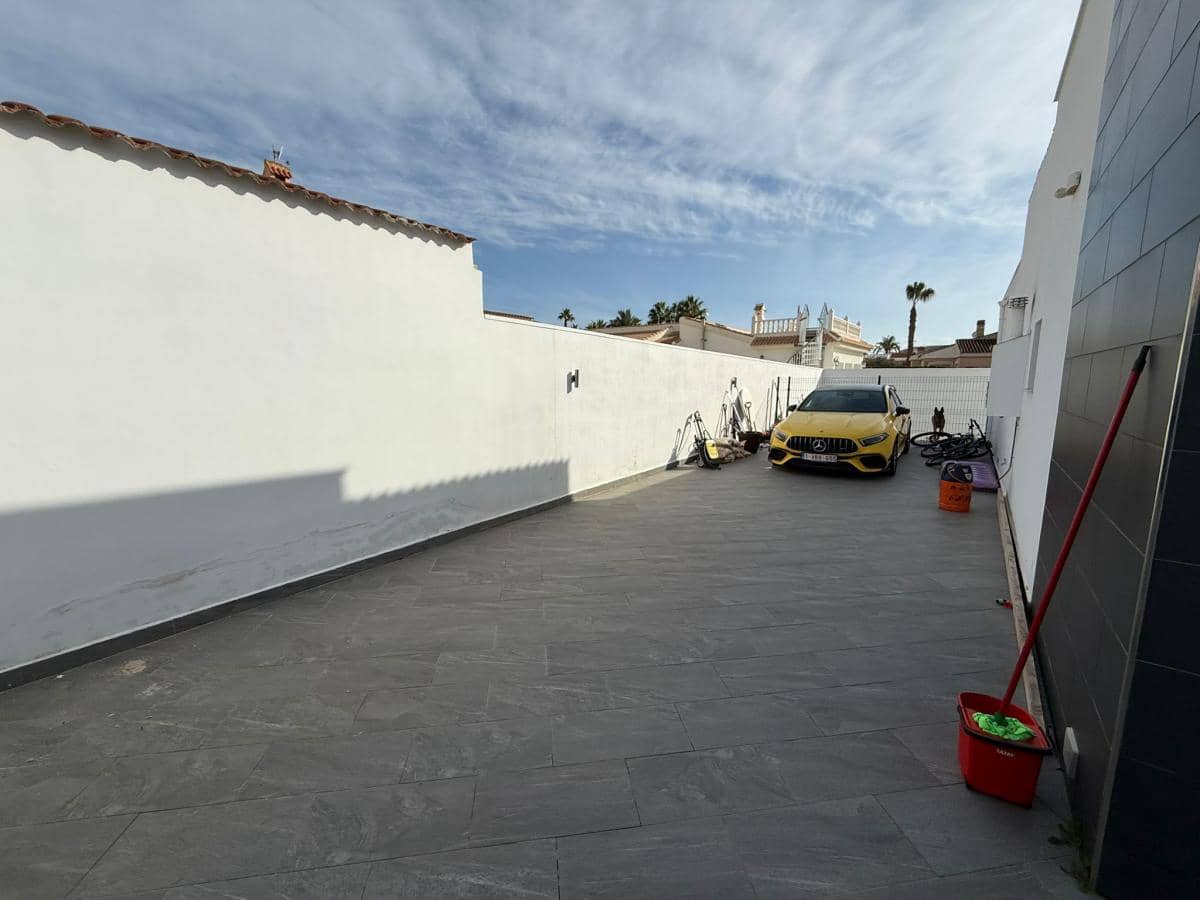 5 soveværelse Villa til salg i Ciudad Quesada med swimmingpool - € 498.000 (Ref: 9475593)