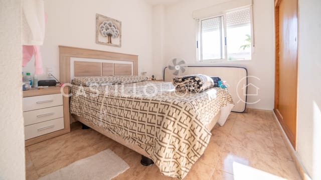 Apartamento de 2 habitaciones en Torrevieja en venta con piscina - 145.000 € (Ref: 9475609)