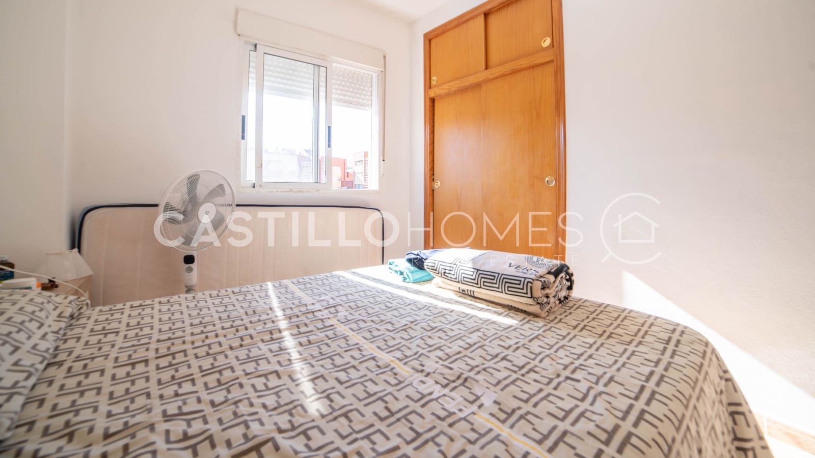 Apartamento de 2 habitaciones en Torrevieja en venta con piscina - 145.000 € (Ref: 9475609)