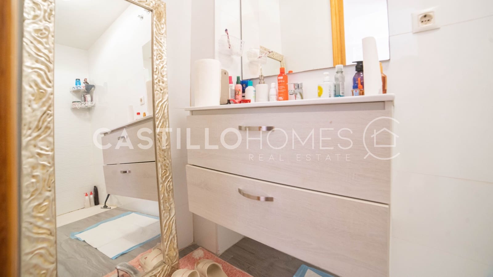 Apartamento de 2 habitaciones en Torrevieja en venta con piscina - 145.000 € (Ref: 9475609)