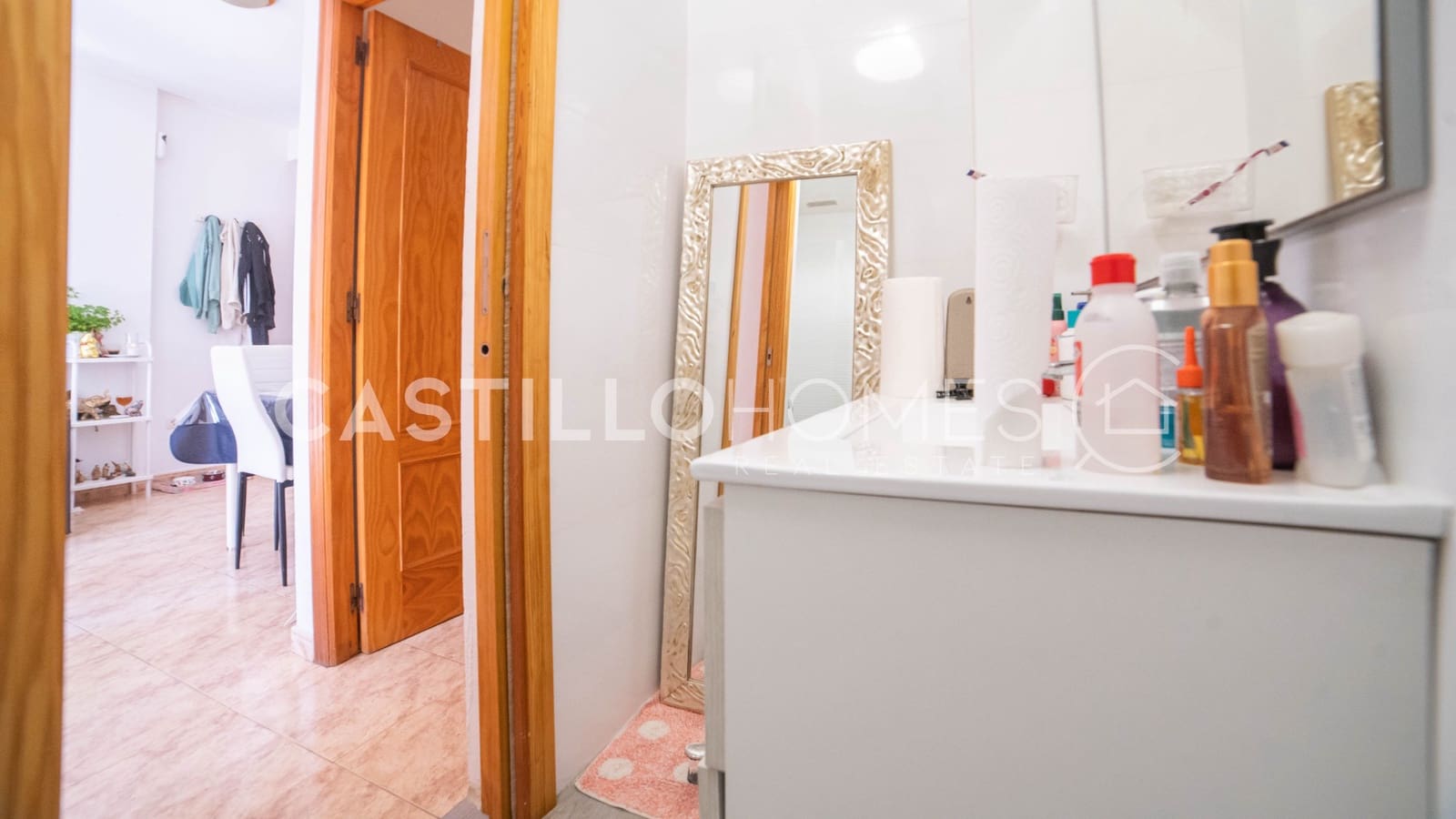 Apartamento de 2 habitaciones en Torrevieja en venta con piscina - 145.000 € (Ref: 9475609)