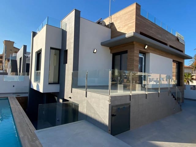 4 soverom Villa til salgs i Torrevieja med svømmebasseng - € 940 000 (Ref: 9475622)