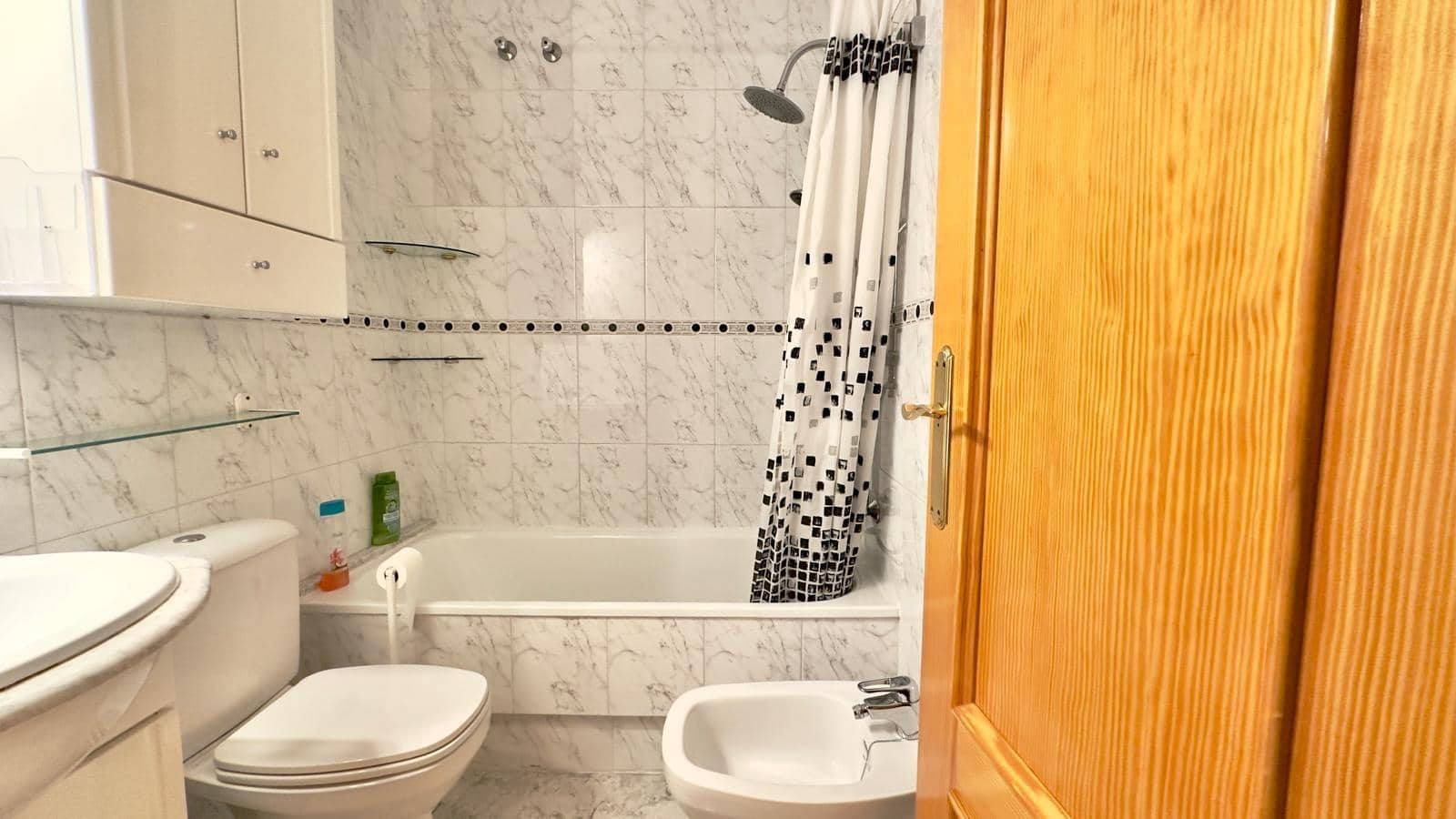 Apartamento de 2 habitaciones en Torrevieja en venta con piscina - 149.900 € (Ref: 9475637)