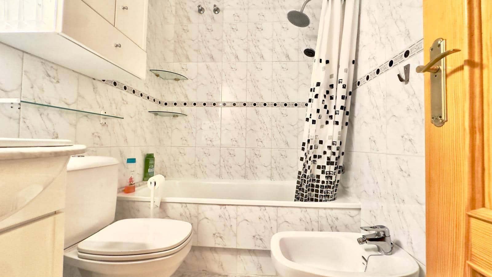 Apartamento de 2 habitaciones en Torrevieja en venta con piscina - 149.900 € (Ref: 9475637)