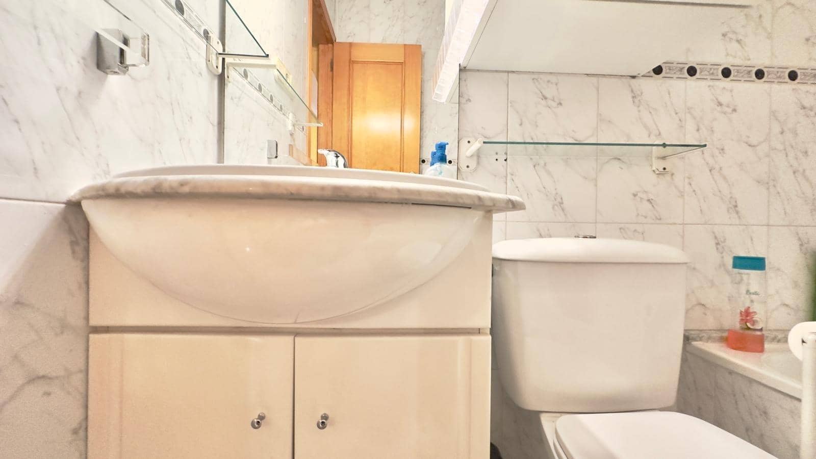 Apartamento de 2 habitaciones en Torrevieja en venta con piscina - 149.900 € (Ref: 9475637)