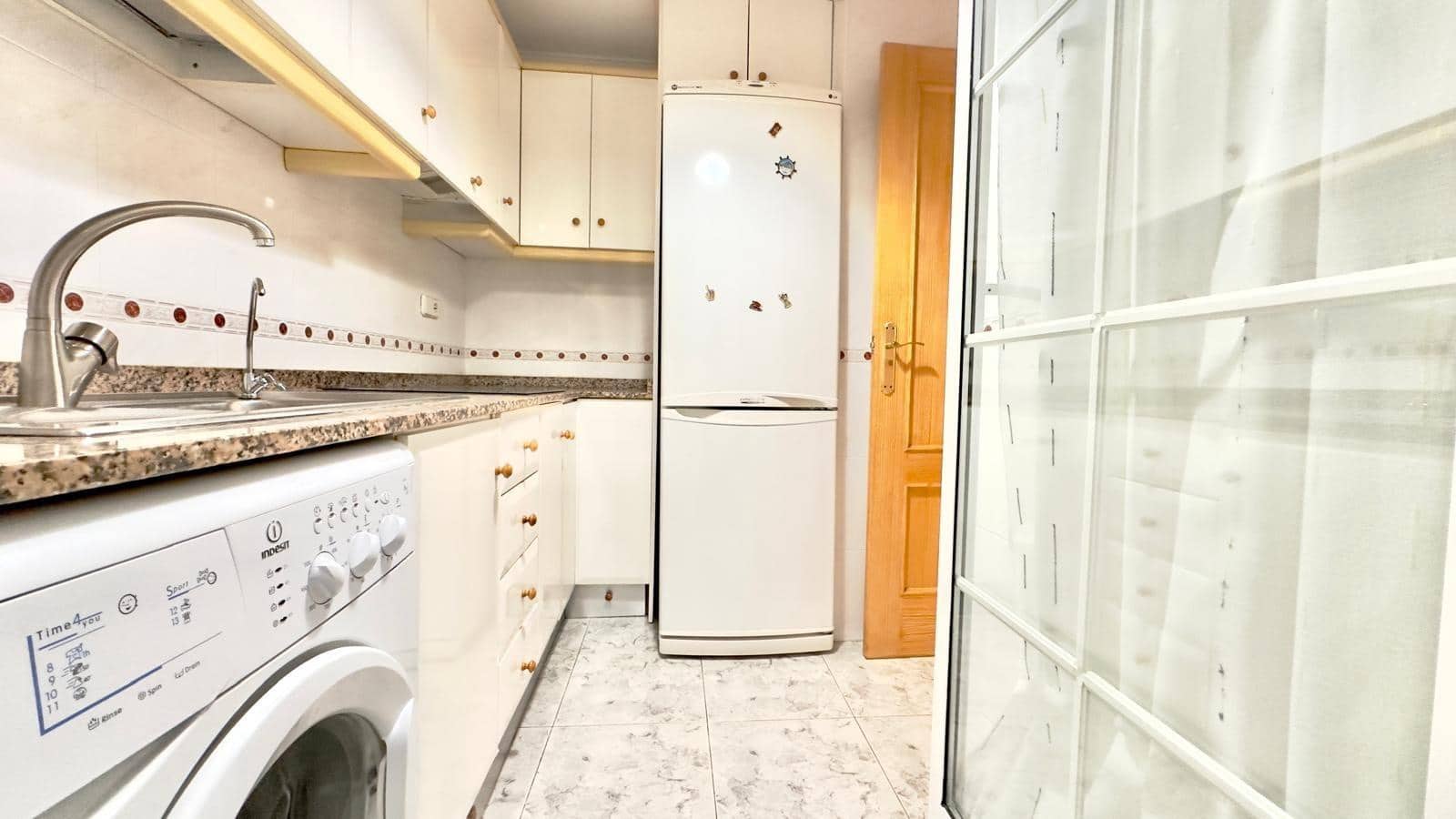 Apartamento de 2 habitaciones en Torrevieja en venta con piscina - 149.900 € (Ref: 9475637)