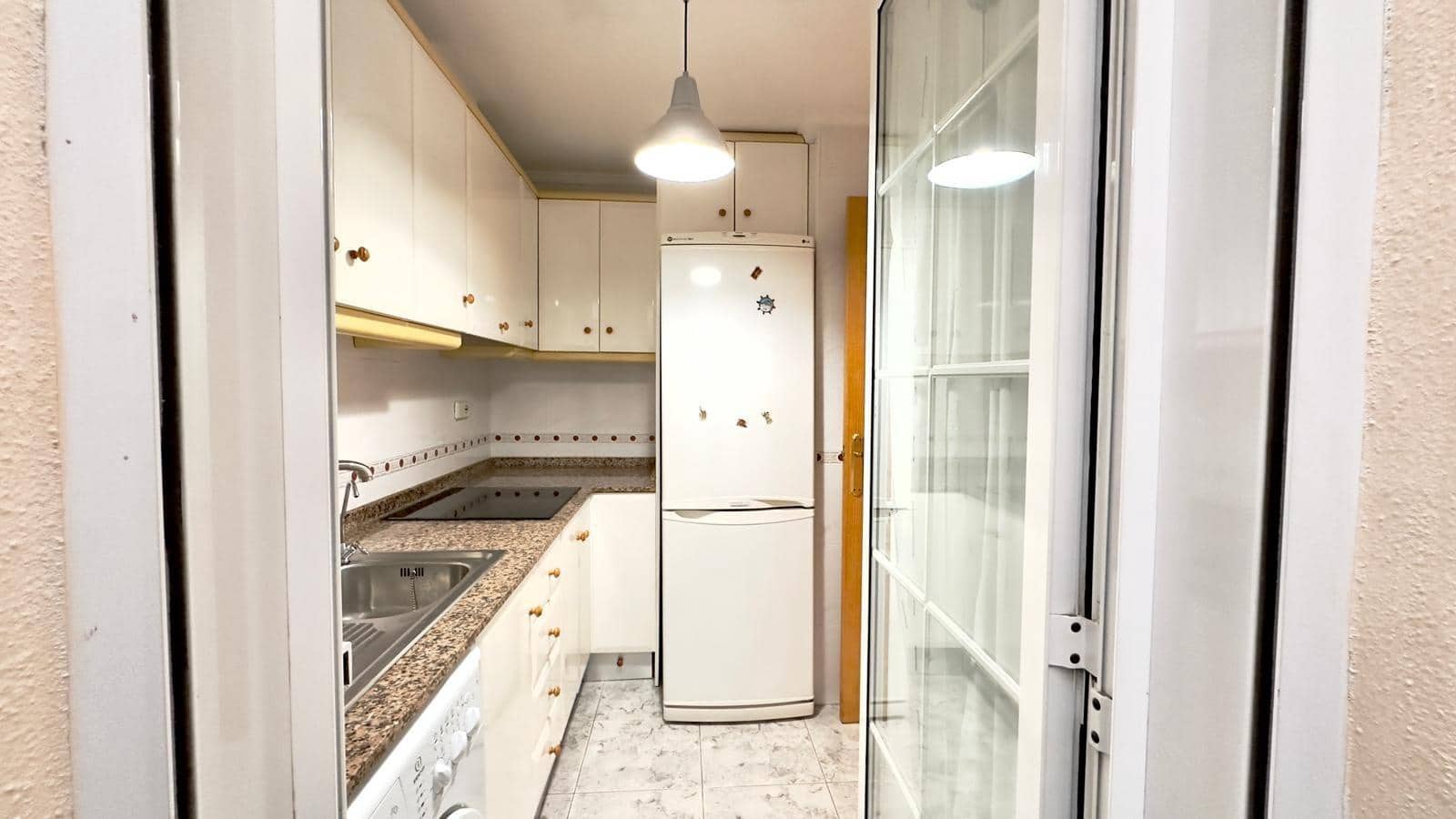 Apartamento de 2 habitaciones en Torrevieja en venta con piscina - 149.900 € (Ref: 9475637)