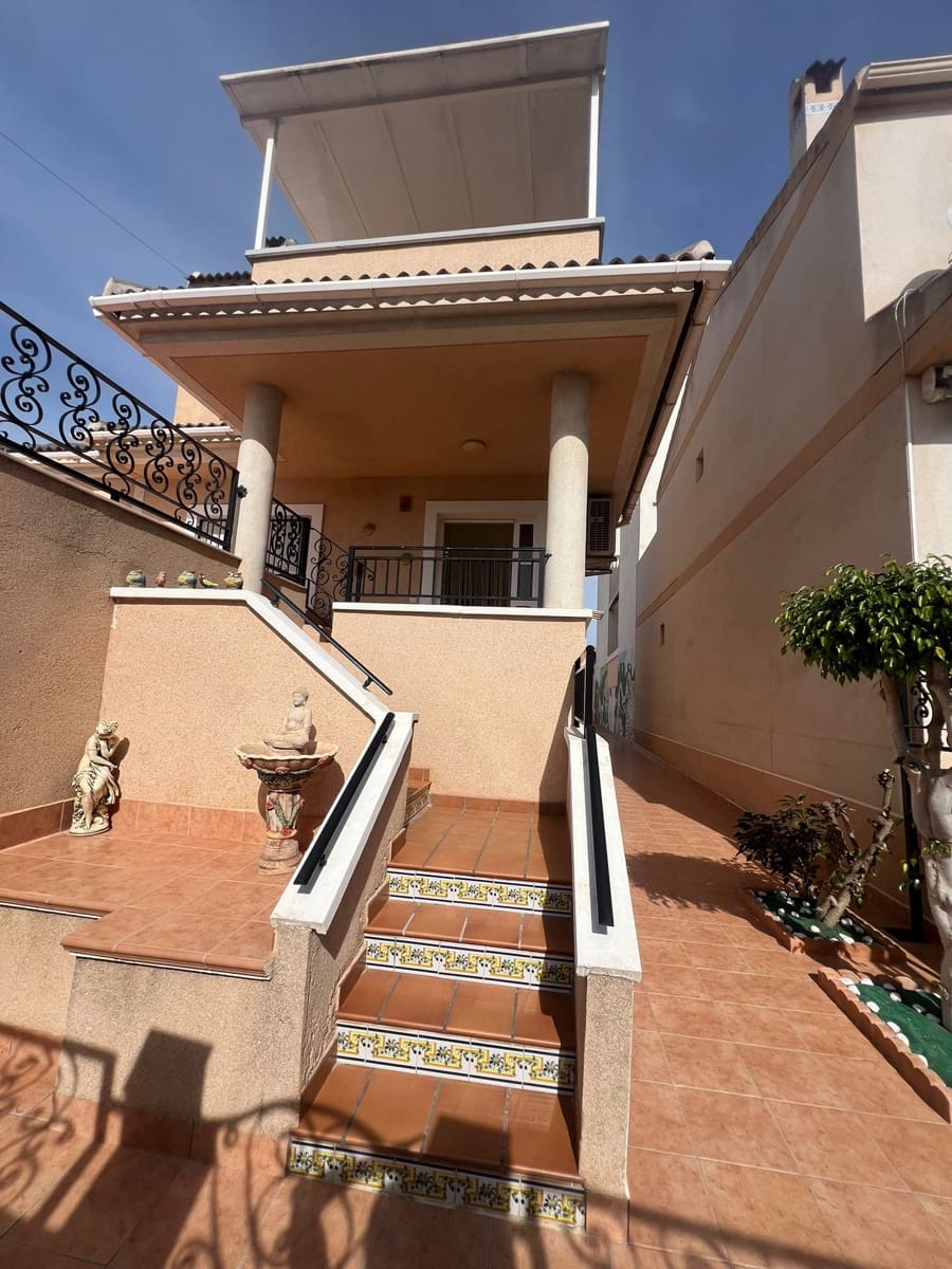 4 bedroom Villa for sale in Formentera del Segura with garage - € 388,000 (Ref: 9475643)