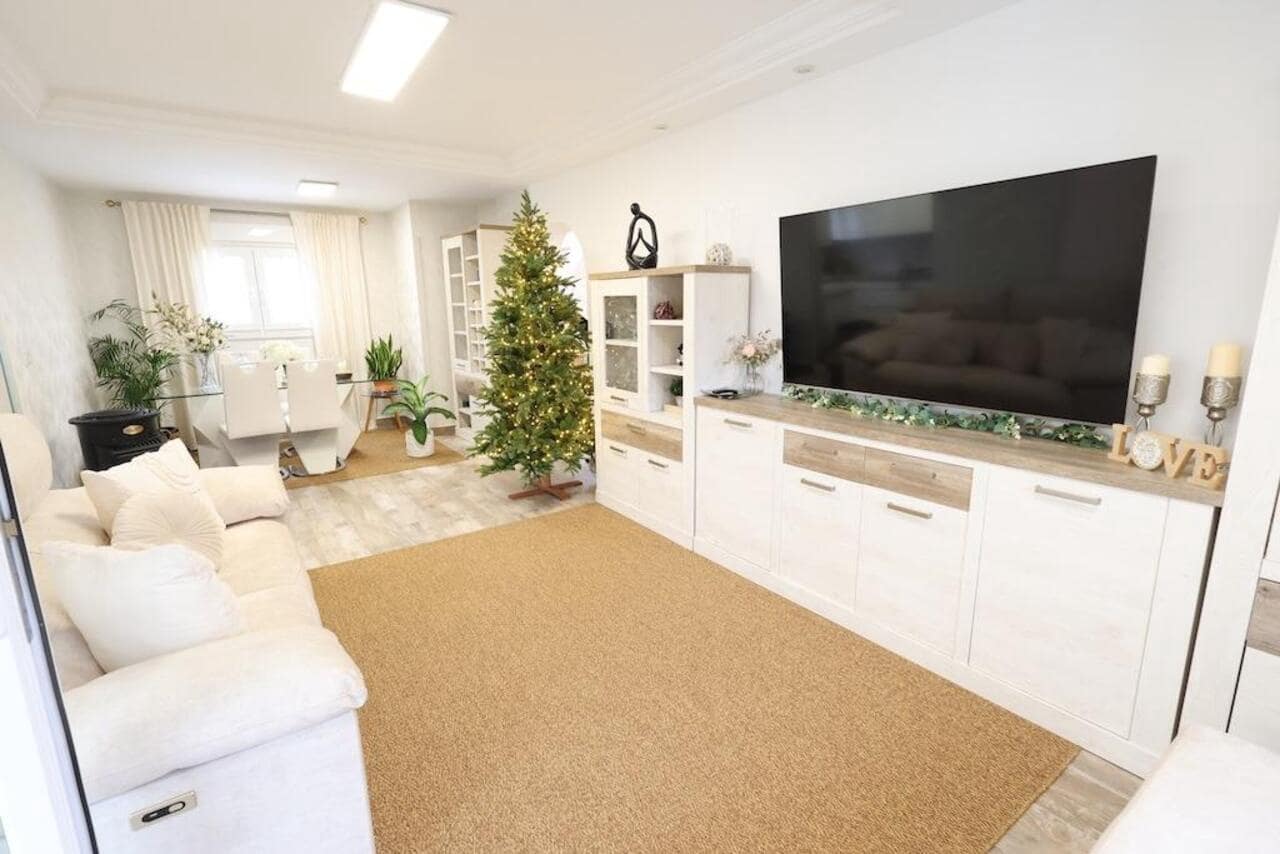 4 makuuhuone Huvila myytävänä paikassa San Miguel de Salinas mukana uima-altaan 
autotalli - 415 000 € (Ref: 9479392)