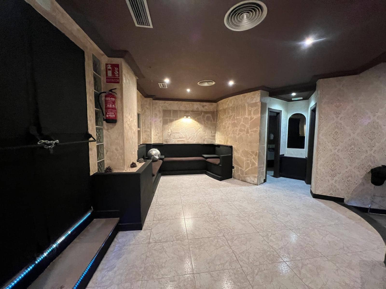 Gewerbe zu verkaufen in Torrevieja - 199.900 € (Ref: 9503259)