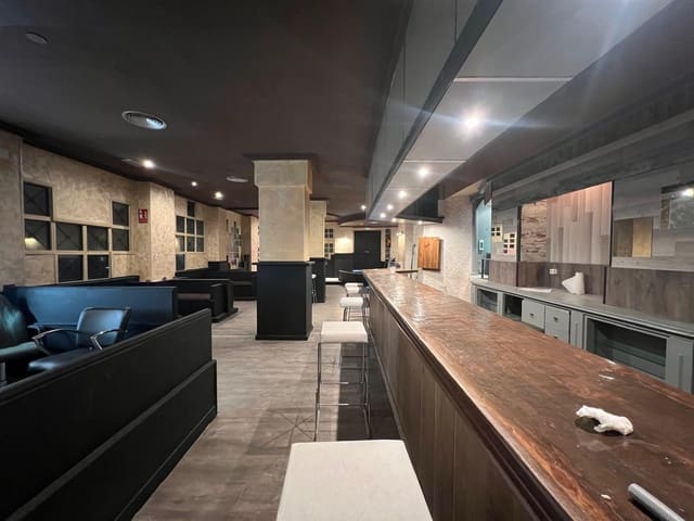 Gewerbe zu verkaufen in Torrevieja - 199.900 € (Ref: 9503259)