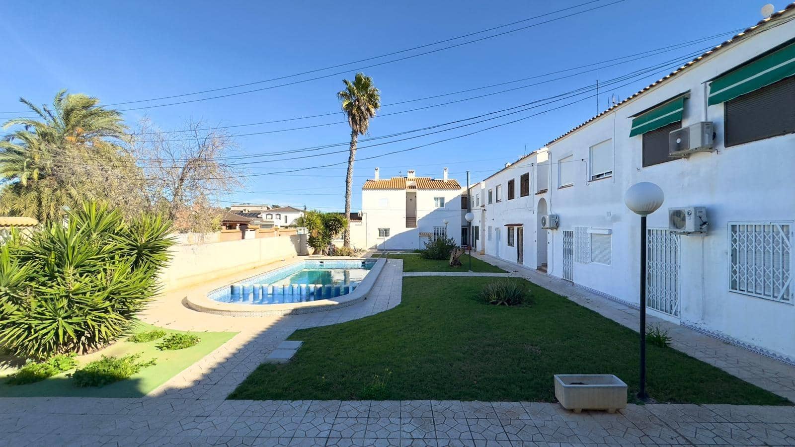 Bungalow de 1 habitación en Orihuela Costa en venta con piscina - 129.900 € (Ref: 9503260)
