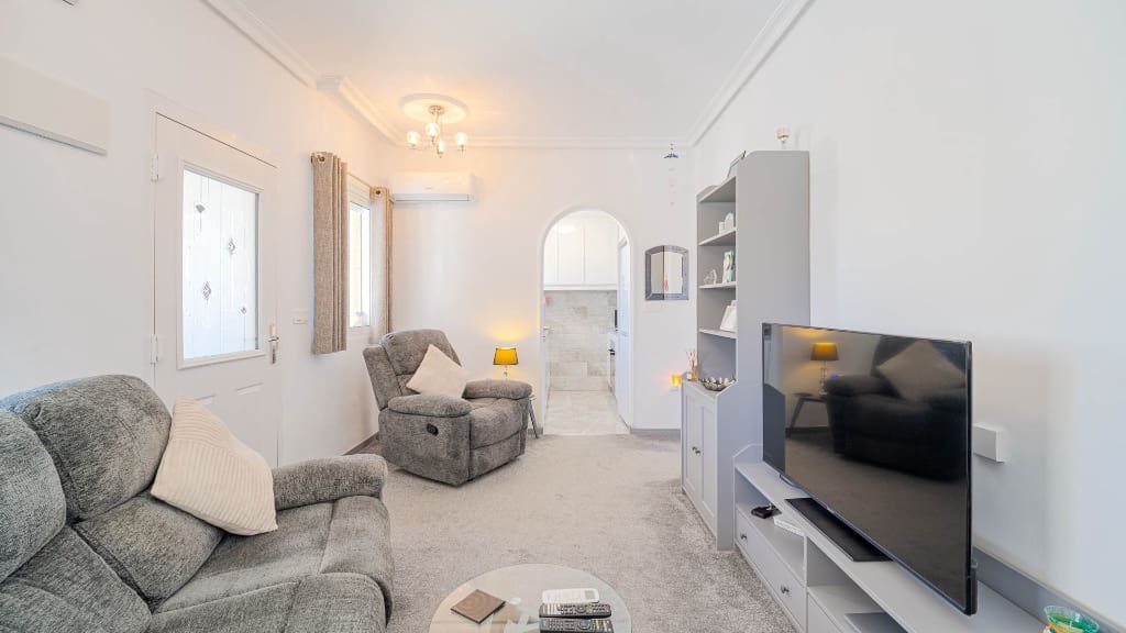 2 soveværelse Villa til salg i Orihuela Costa med swimmingpool garage - € 264.900 (Ref: 9503271)