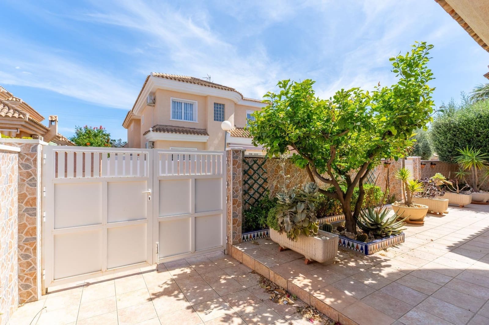 3 sovrum Villa till salu i Torrevieja med pool - 340 000 € (Ref: 9503281)