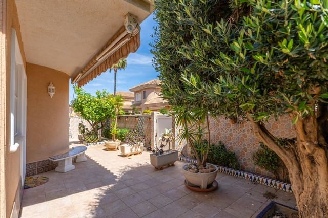 3 quarto Moradia para venda em Torrevieja com piscina - 340 000 € (Ref: 9503281)