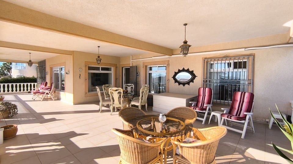 3 bedroom Villa for sale in Ciudad Quesada with pool - € 525,000 (Ref: 9509256)