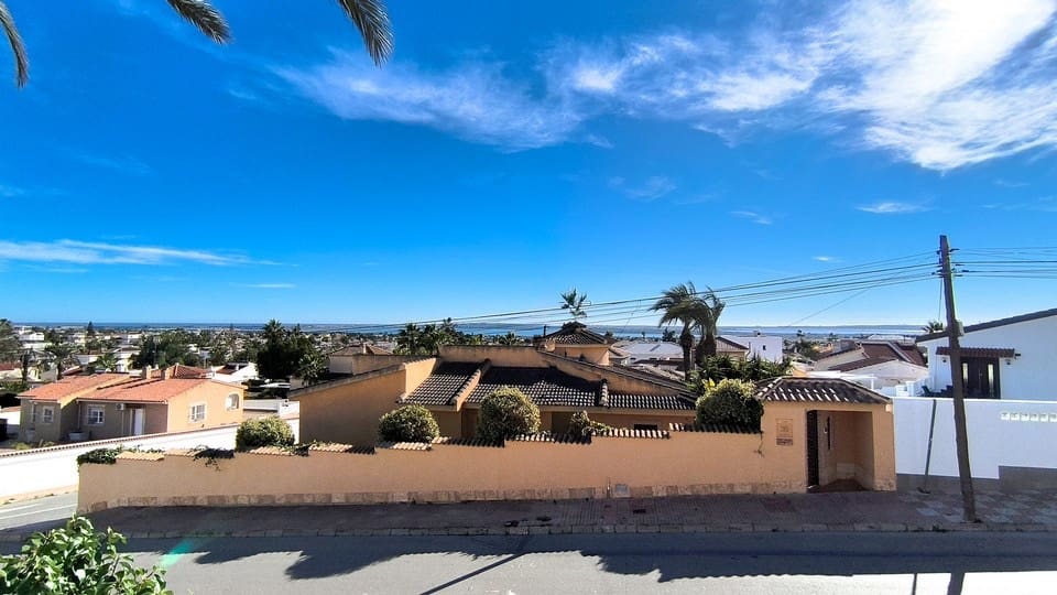 3 bedroom Villa for sale in Ciudad Quesada with pool - € 525,000 (Ref: 9509256)