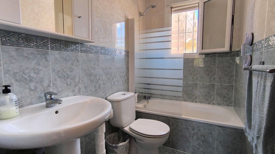 3 soverom Kjedet enebolig til salgs i Ciudad Quesada med svømmebasseng - € 189 900 (Ref: 9525275)