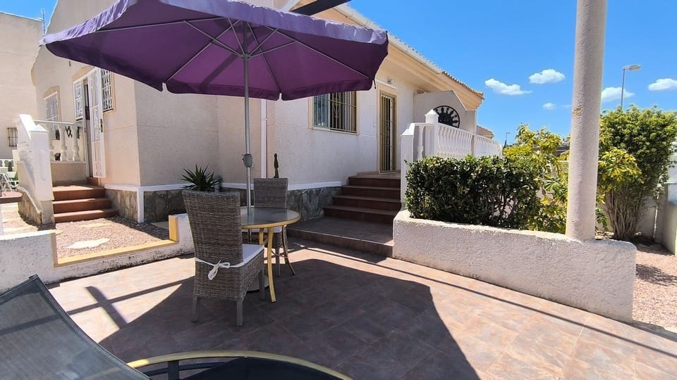 3 soverom Kjedet enebolig til salgs i Ciudad Quesada med svømmebasseng - € 189 900 (Ref: 9525275)